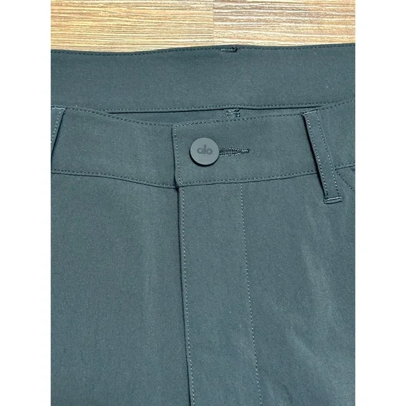 Alo Yoga Men's Day and Night Pants Charcoal Grey Performance Sz 36x30 - Picture 2 of 10